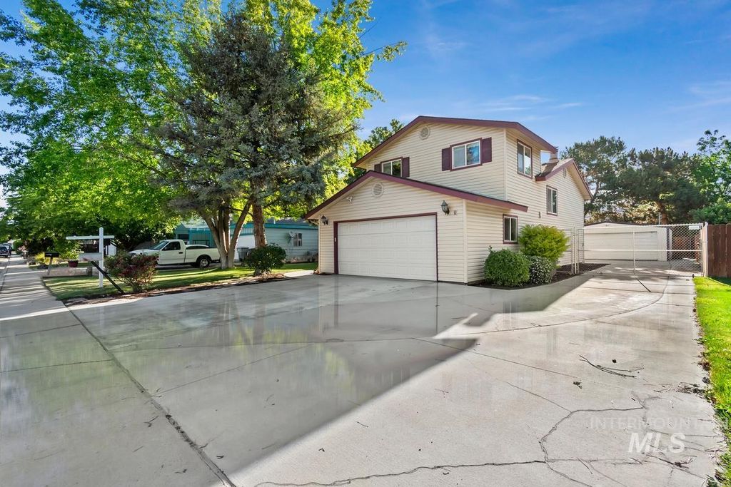 Photo of 2330 S Quicksilver St, Boise, ID 83705 (MLS # 98990257)