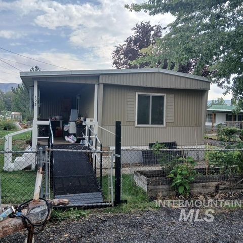 123 Adams St Horseshoe Bend ID 83629