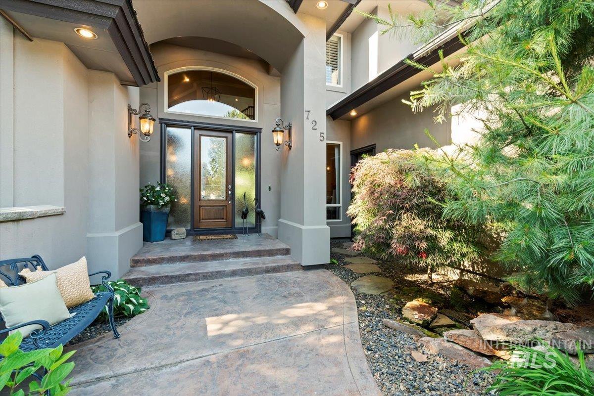 725 E River Quarry Dr