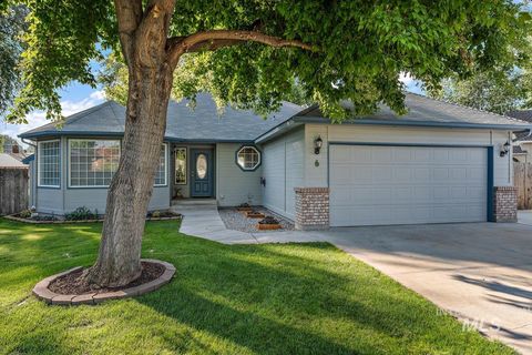 Photo of 6 N Borah Way, Nampa, ID 83651 (MLS # 98961181)