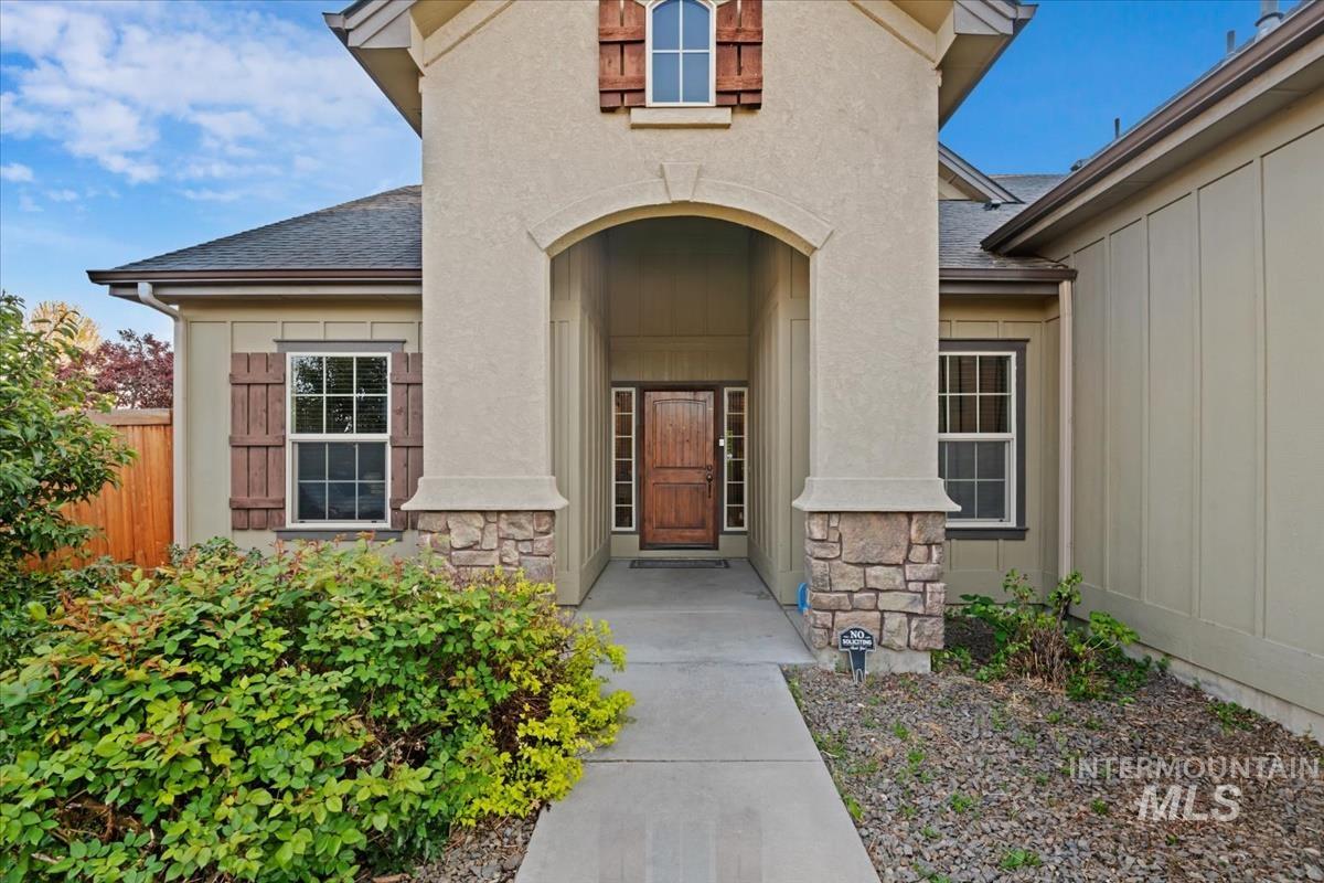 715 E Joshua Tree Dr