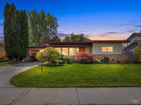 Photo of 1929 W Bedford Dr, Boise, ID 83705 (MLS # 98986170)