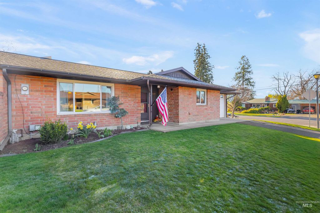 Photo of 3439 7th Street D, Lewiston, ID 83501 (MLS # 98980007)