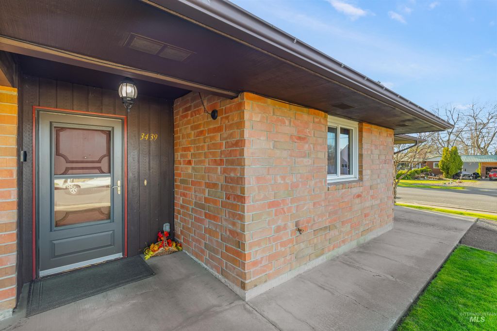 Photo of 3439 7th Street D, Lewiston, ID 83501 (MLS # 98980007)