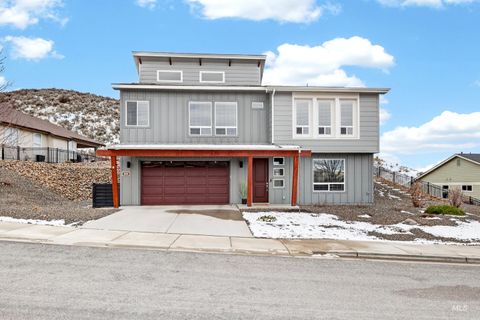 Photo of 5555 W Dalcross Drive, Boise, ID 83714 (MLS # 98976820)
