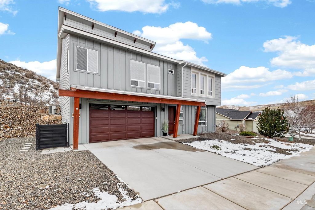 Photo of 5555 W Dalcross Drive, Boise, ID 83714 (MLS # 98976820)