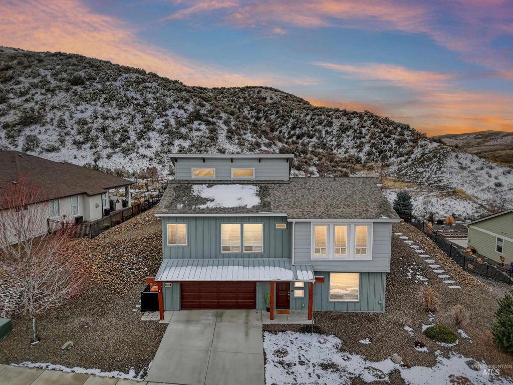 Photo of 5555 W Dalcross Drive, Boise, ID 83714 (MLS # 98976820)