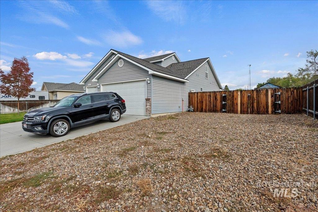 Photo of 288 NE Thunder St, Mountain Home, ID 83647 (MLS # 98964706)