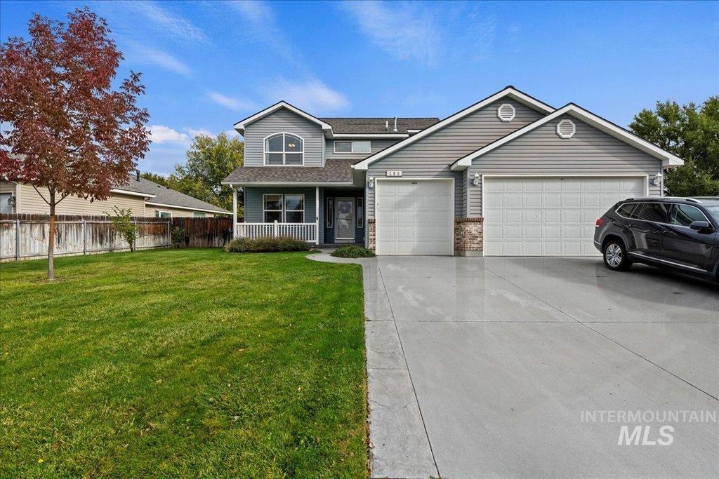 Photo of 288 NE Thunder St, Mountain Home, ID 83647 (MLS # 98964706)
