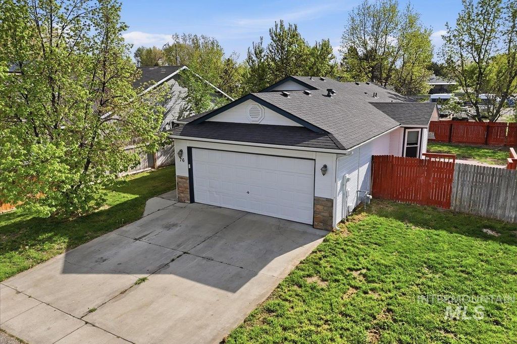 Photo of 76 S Chase St, Nampa, ID 83687 (MLS # 98982922)