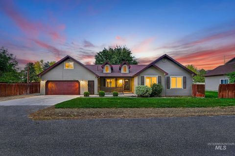 Photo of 1615 W Orchard Avenue, Nampa, ID 83651 (MLS # 98962462)