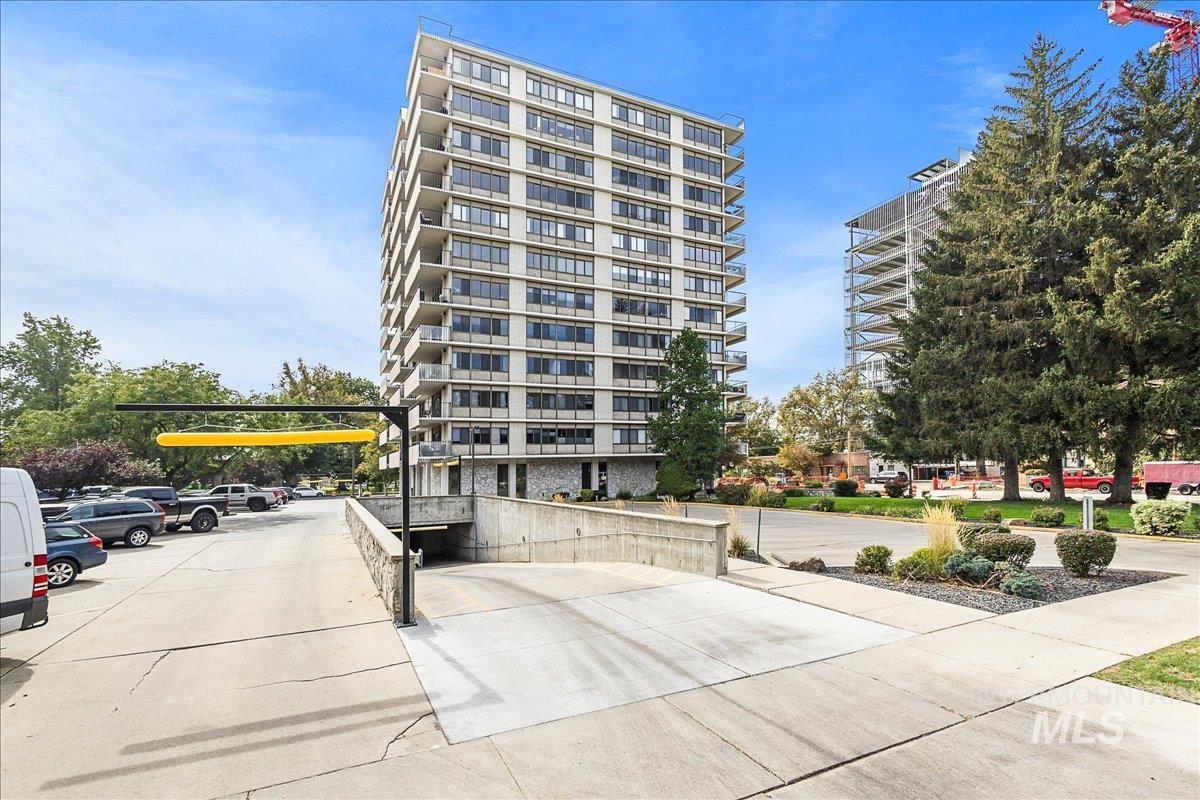 View of apartment building / complex