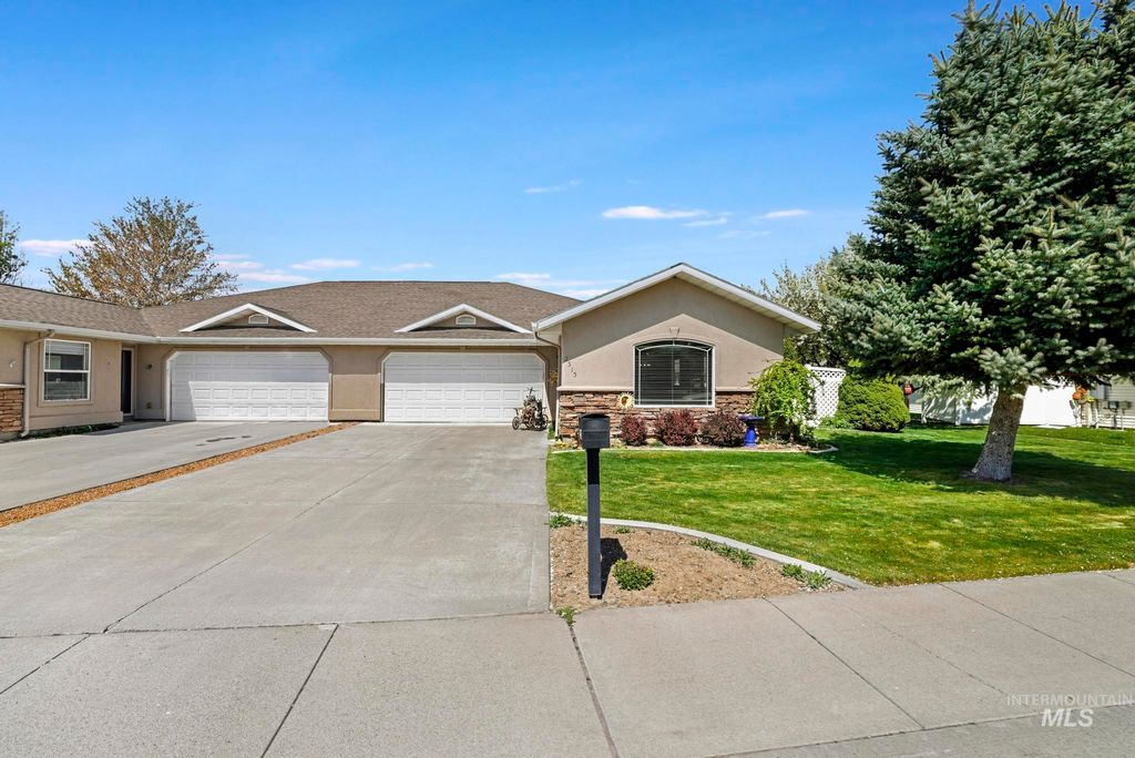 Photo of 2515 Whispering Pine Dr, Twin Falls, ID 83301 (MLS # 98981181)