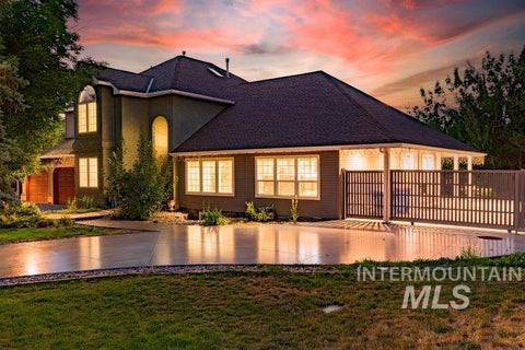 Photo of 3160 E Springwood Dr, Meridian, ID 83642 (MLS # 98994852)