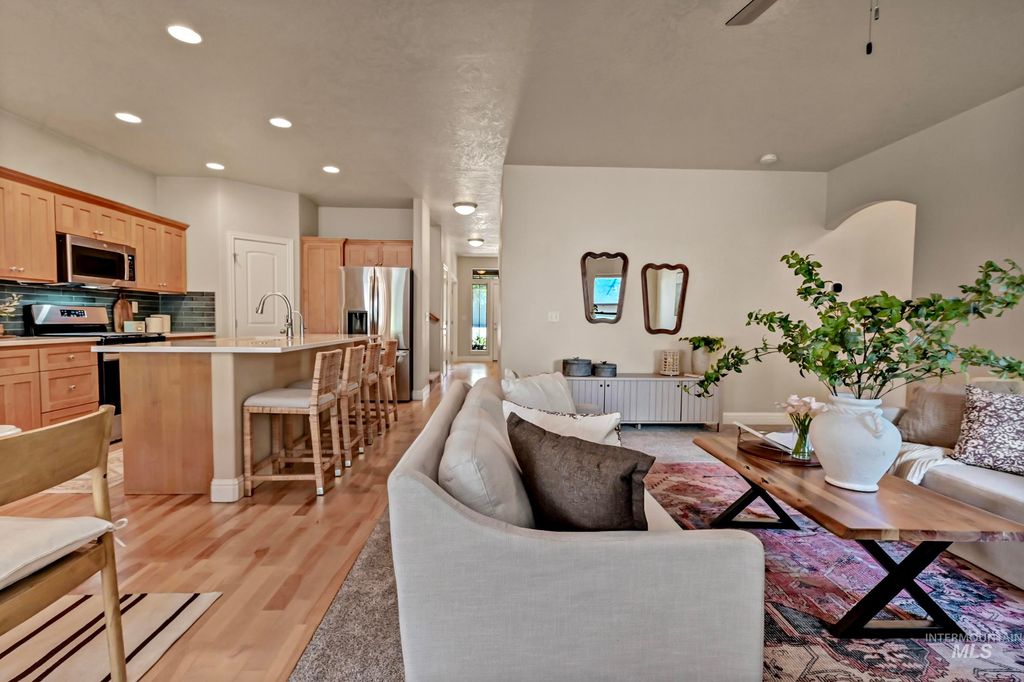 Photo of 8203 N Sunbelt Avenue, Boise, ID 83714 (MLS # 98984419)