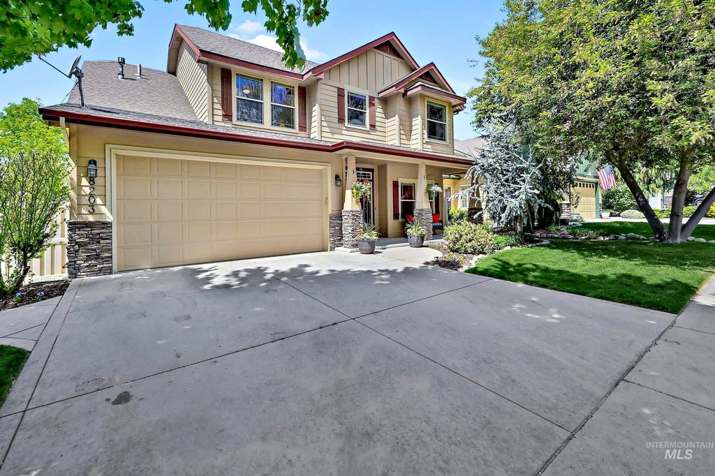 Photo of 8203 N Sunbelt Avenue, Boise, ID 83714 (MLS # 98984419)