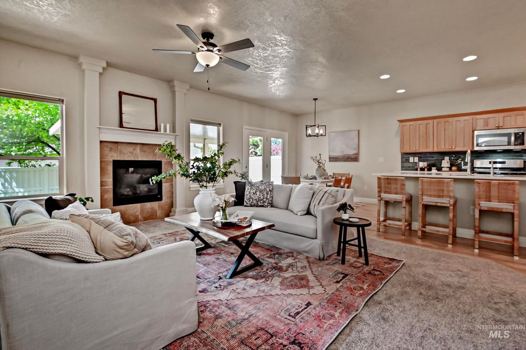 Photo of 8203 N Sunbelt Avenue, Boise, ID 83714 (MLS # 98984419)