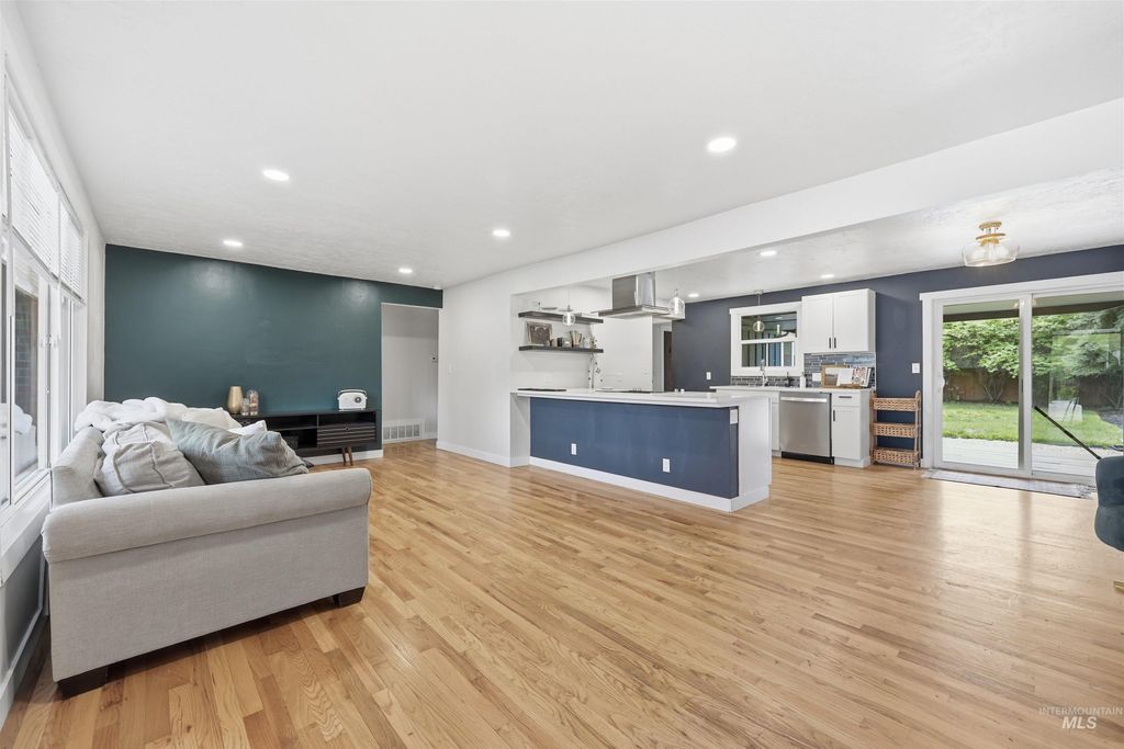 Photo of 4223 W Camas St, Boise, ID 83705 (MLS # 98982448)