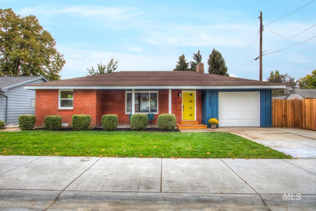 Photo of 4223 W Camas St, Boise, ID 83705 (MLS # 98982448)