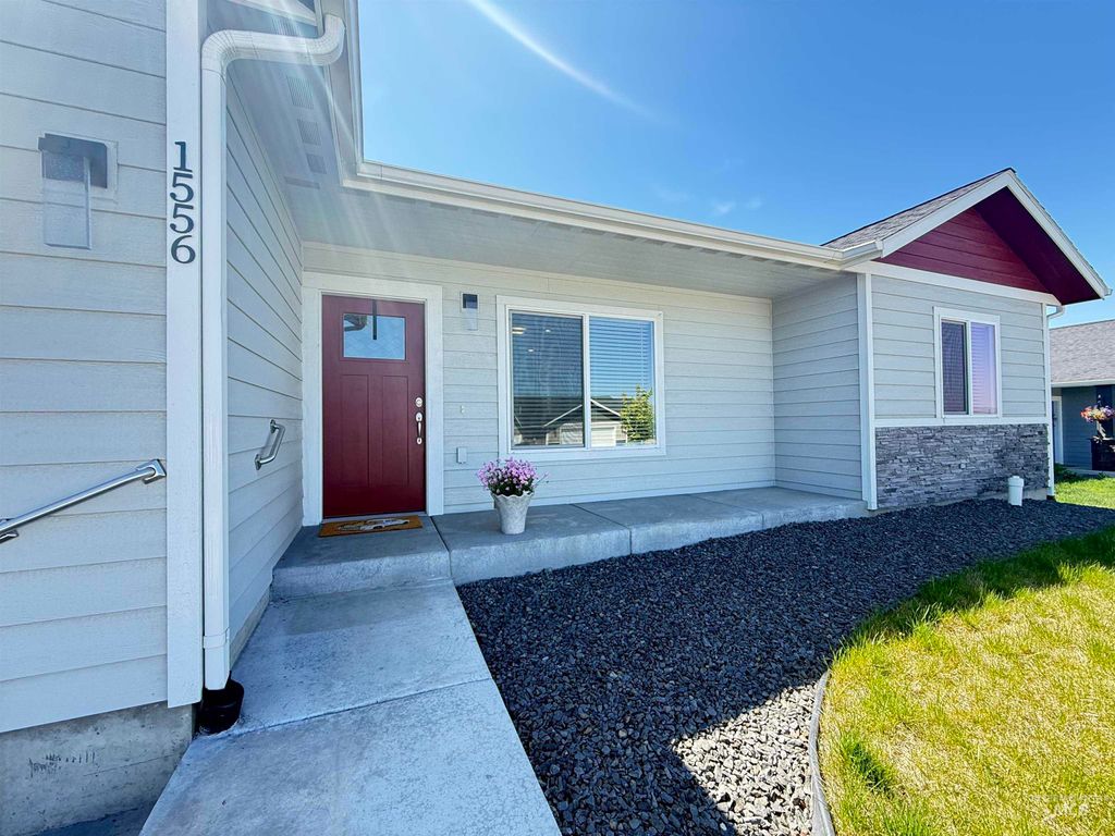 Photo of 1556 Frontier Drive, Lewiston, ID 83501 (MLS # 98986338)
