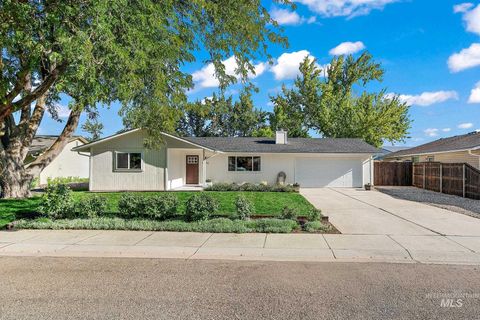 Photo of 5696 N Millstream Way, Garden City, ID 83714 (MLS # 98962166)