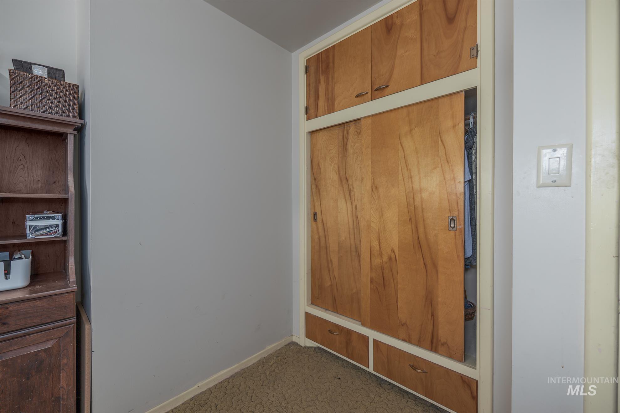 Interior space featuring carpet floors and baseboards