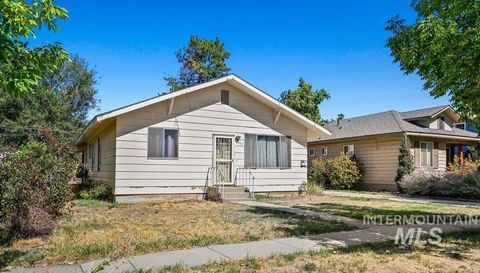 Photo of 2612 W Woodlawn Ave, Boise, ID 83702 (MLS # 98963329)