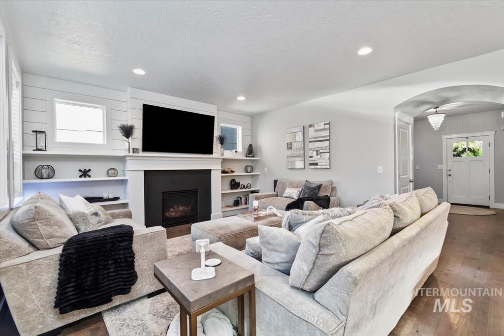 Photo of 3042 S Shadywood Way, Boise, ID 83716 (MLS # 98985445)