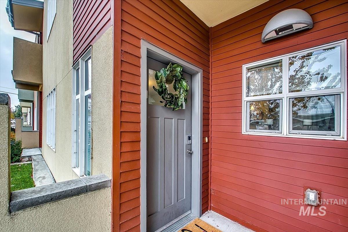 1463 W Grand Ave #104