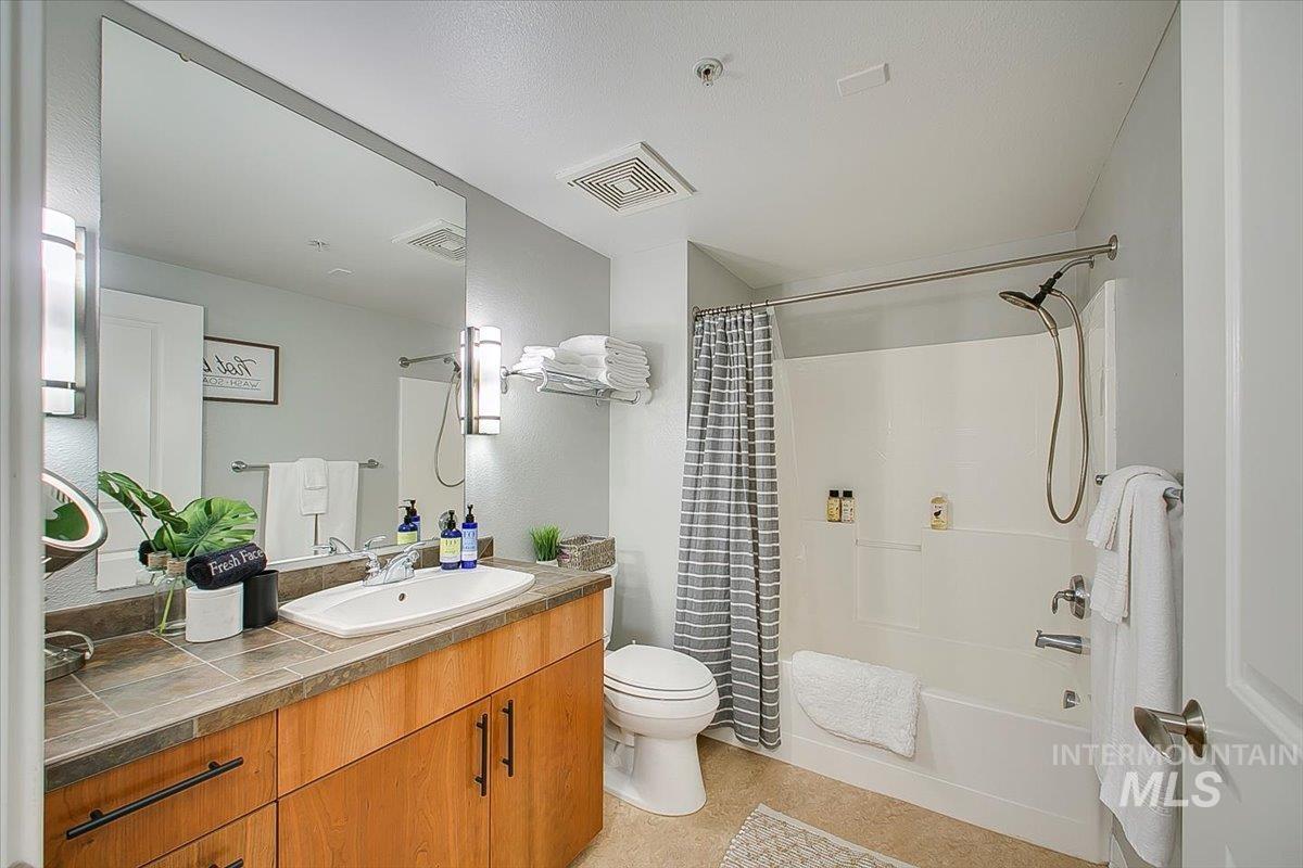 Bathroom with vanity and shower / tub combo