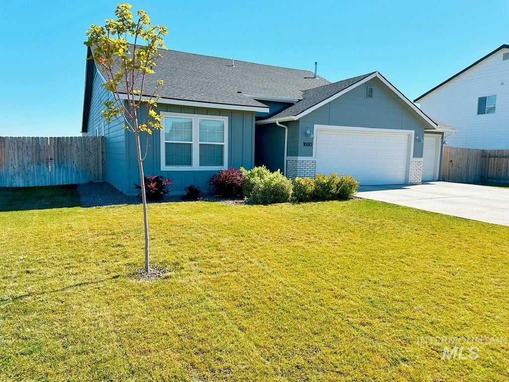 Photo of 1690 SW Miner St, Mountain Home, ID 83647 (MLS # 98997015)
