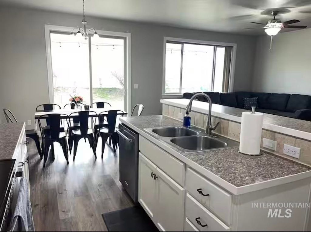 Photo of 723 Stallion Springs Way, Middleton, ID 83644 (MLS # 98973199)