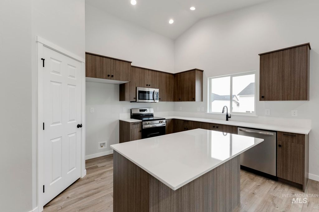 Photo of 3878 E Syracuse St, Nampa, ID 83686 (MLS # 98965351)