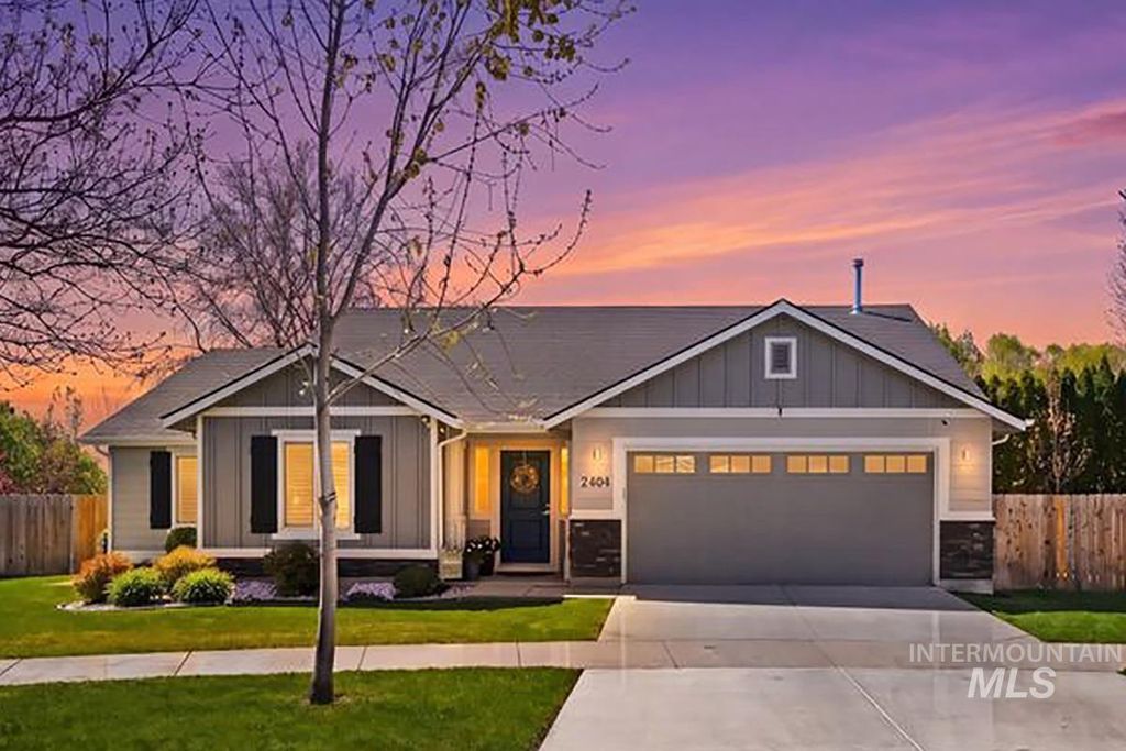 Photo of 2404 E Clackamas Ct, Eagle, ID 83616 (MLS # 98983229)