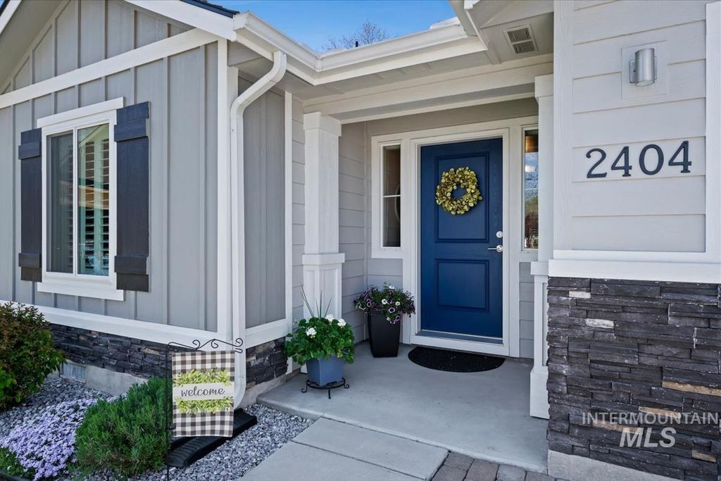 Photo of 2404 E Clackamas Ct, Eagle, ID 83616 (MLS # 98983229)