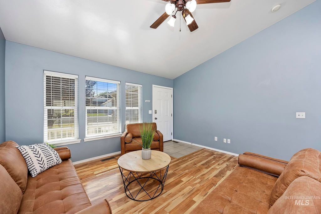 Photo of 1016 Arrow Wood Ct, Twin Falls, ID 83301 (MLS # 98970899)