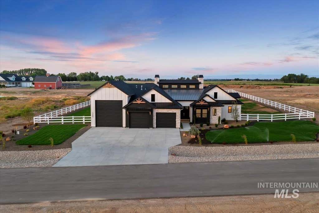 Photo of 13585 Centerland Dr, Caldwell, ID 83607 (MLS # 98989799)