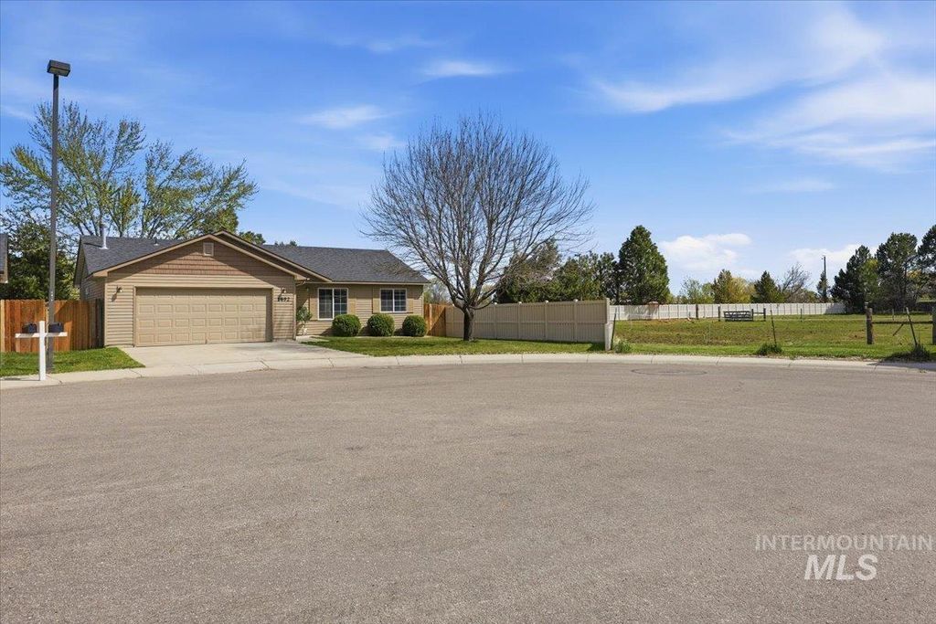 Photo of 1492 S Kodiak Bear Pl, Kuna, ID 83634 (MLS # 98981105)