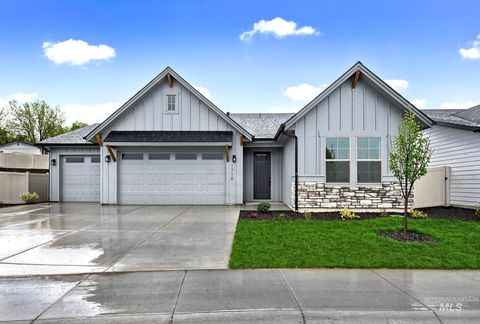 Photo of 1710 N Green Pine Ln, Star, ID 83669 (MLS # 98967464)