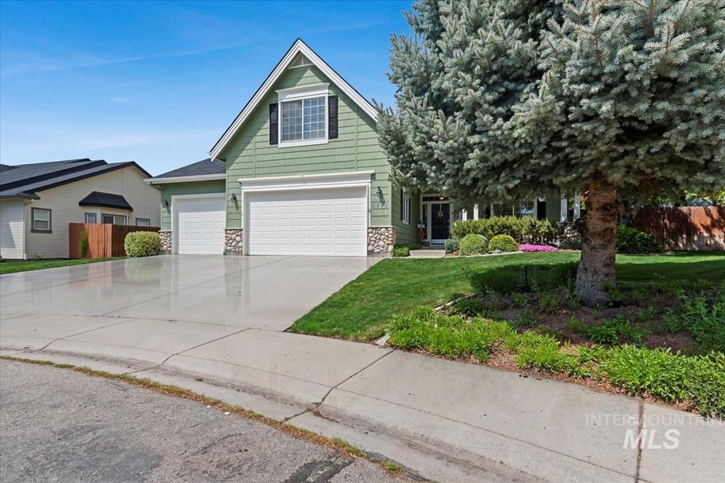 Photo of 2616 E Salisbury Ct, Eagle, ID 83616 (MLS # 98982315)