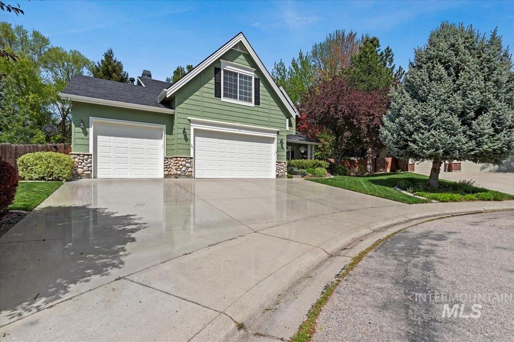 Photo of 2616 E Salisbury Ct, Eagle, ID 83616 (MLS # 98982315)