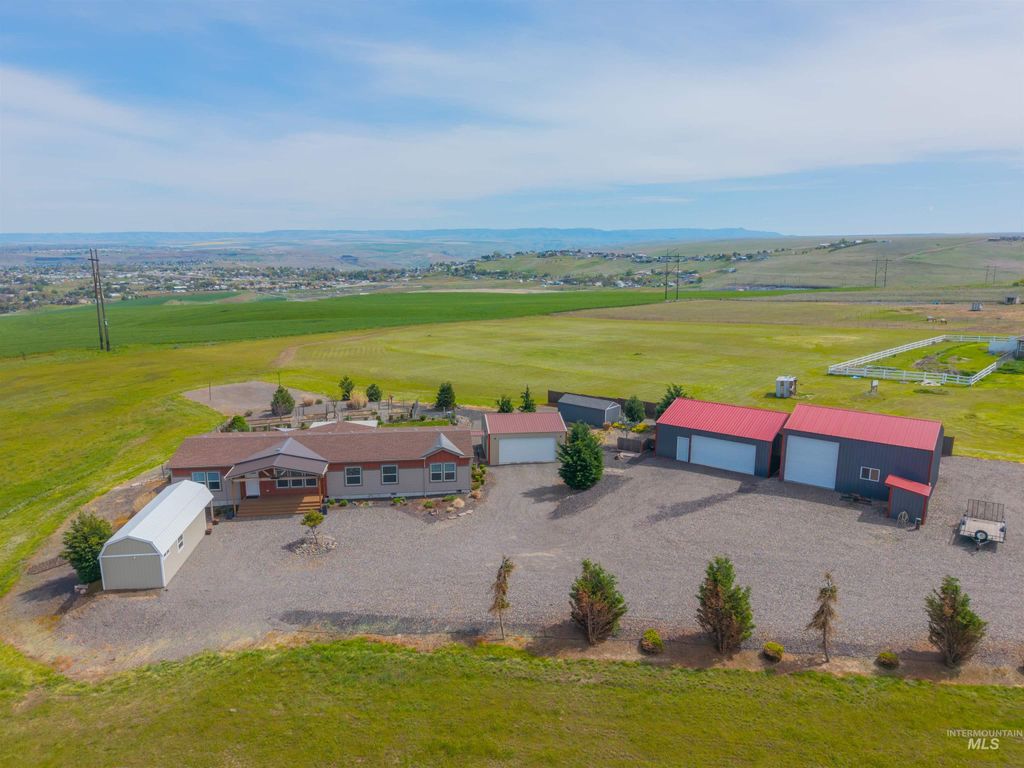 Photo of 1555 Amity Lane, Clarkston, WA 99403 (MLS # 98983466)