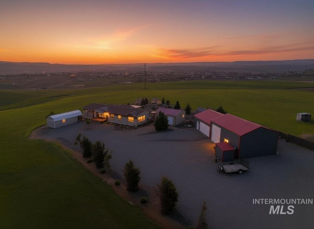 Photo of 1555 Amity Lane, Clarkston, WA 99403 (MLS # 98983466)