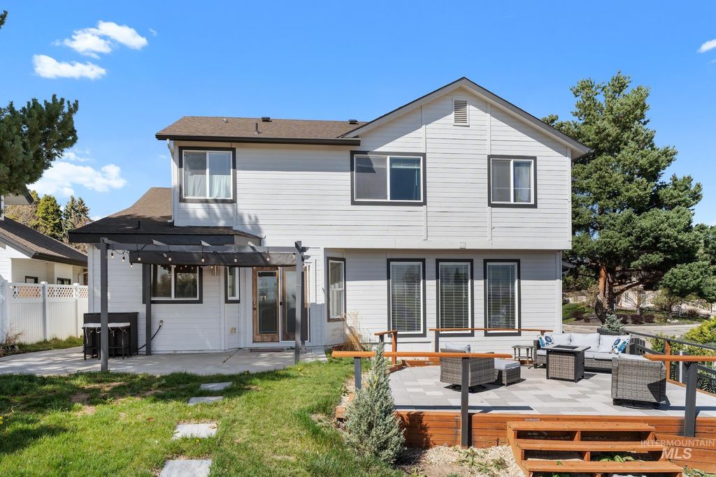 Photo of 398 N Pebble Beach Way, Eagle, ID 83616 (MLS # 98972242)