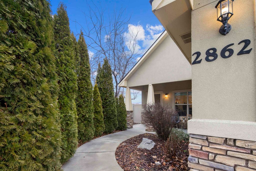 Photo of 2862 N Vallin Ave, Meridian, ID 83616 (MLS # 98971321)