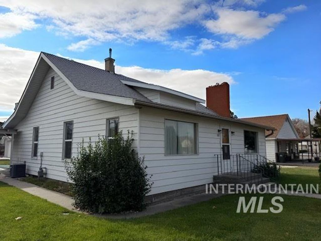 Photo of 65 E Arthur Ave, Glenns Ferry, ID 83623 (MLS # 98967782)