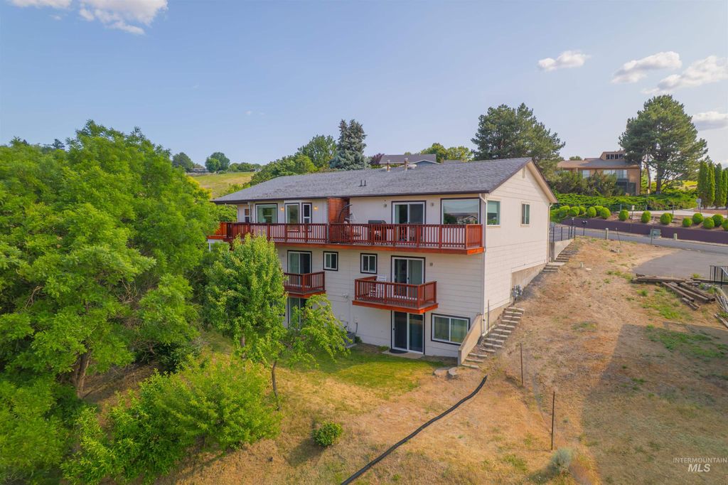 Photo of 2841 Mayfair Dr, Lewiston, ID 83501 (MLS # 98984672)