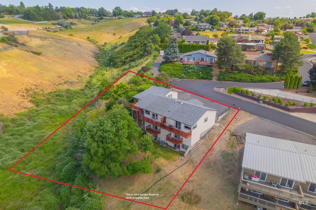 Photo of 2841 Mayfair Dr, Lewiston, ID 83501 (MLS # 98984672)