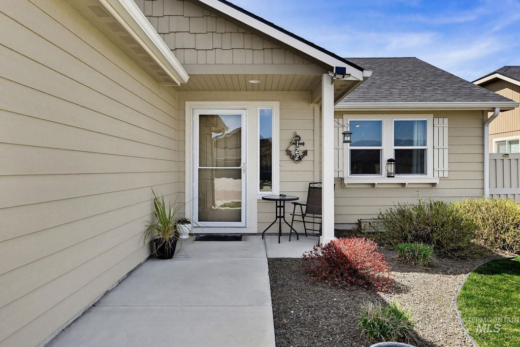 Photo of 122 Concourse Ave, Caldwell, ID 83605 (MLS # 98979895)