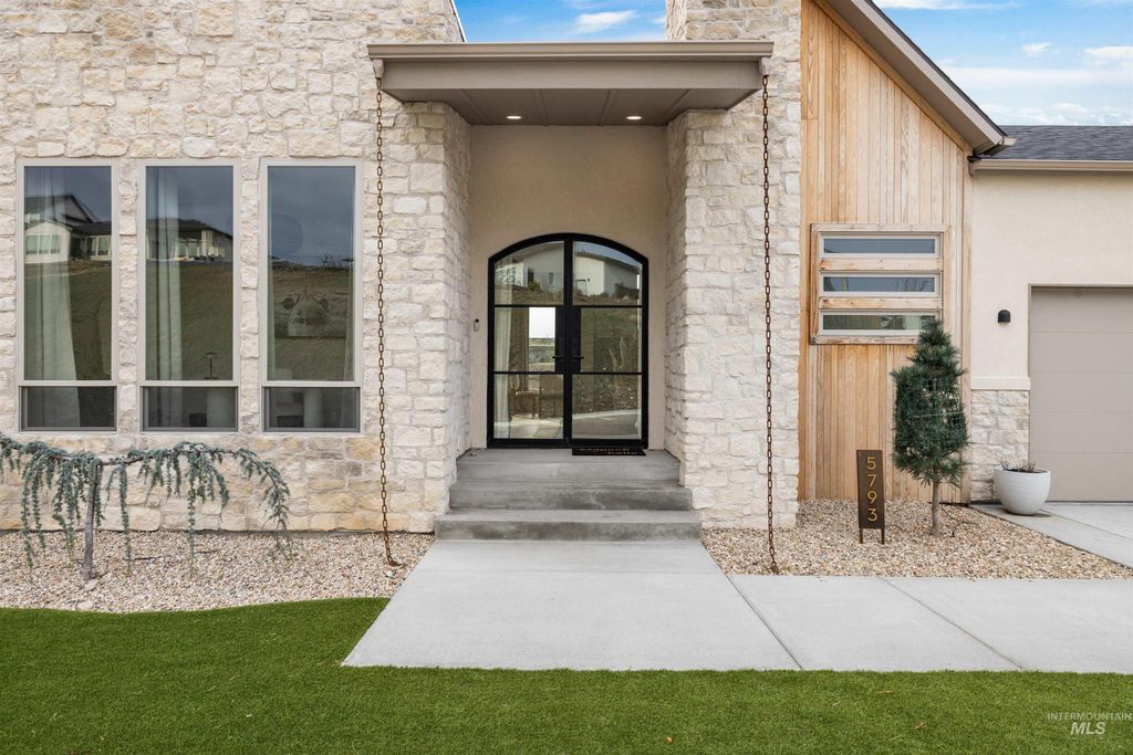 Photo of 5793 S Brian Way, Boise, ID 83716 (MLS # 98970740)